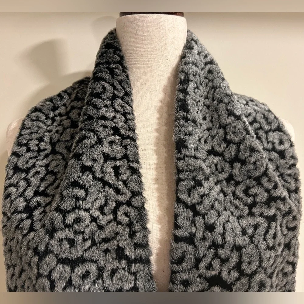 BEN BERGER Luxury Collection Soft Snuggly Faux Fur Gray Black Print Scarf Stole - Picture 2 of 12
